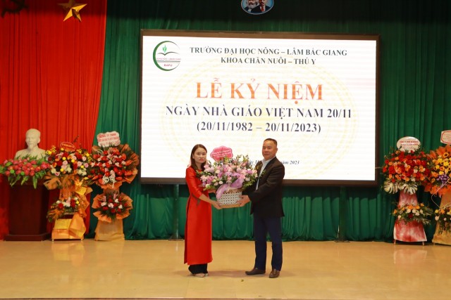 Khoa Chăn nuôi Thú Y tổ chức lễ kỷ niệm ngày nhà giáo Việt Nam