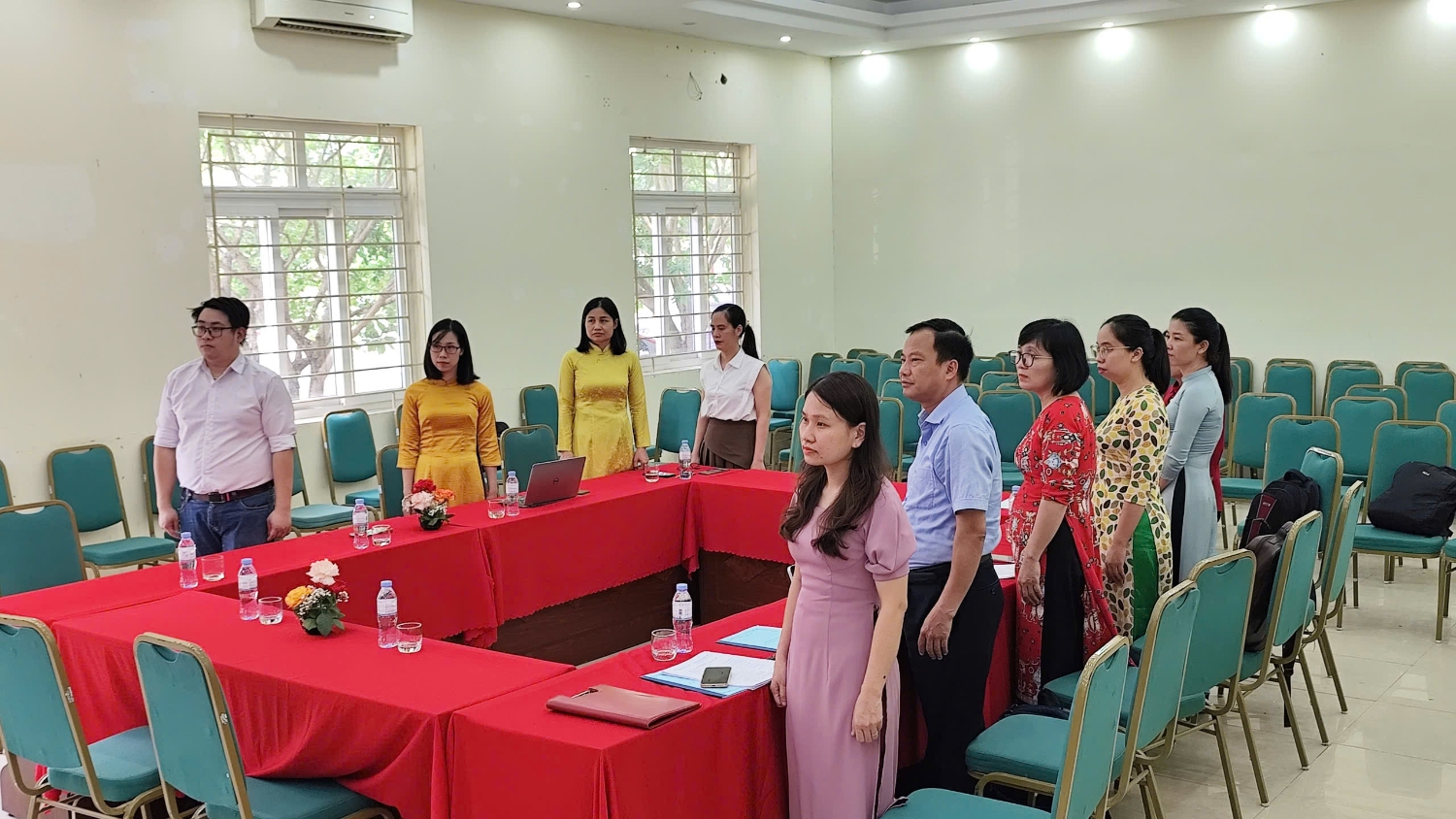 Đại hội làm lễ chào cơ
